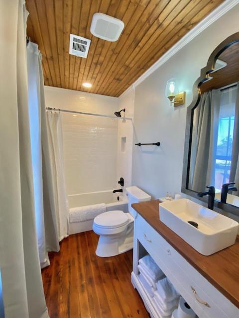 Dabbs Hotel Bed And Breakfast Llano Εξωτερικό φωτογραφία